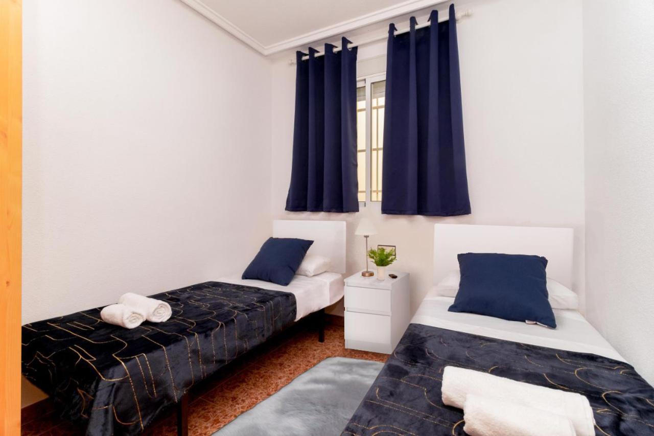 Apartamentos Villa Madrid Торрев'єха Екстер'єр фото
